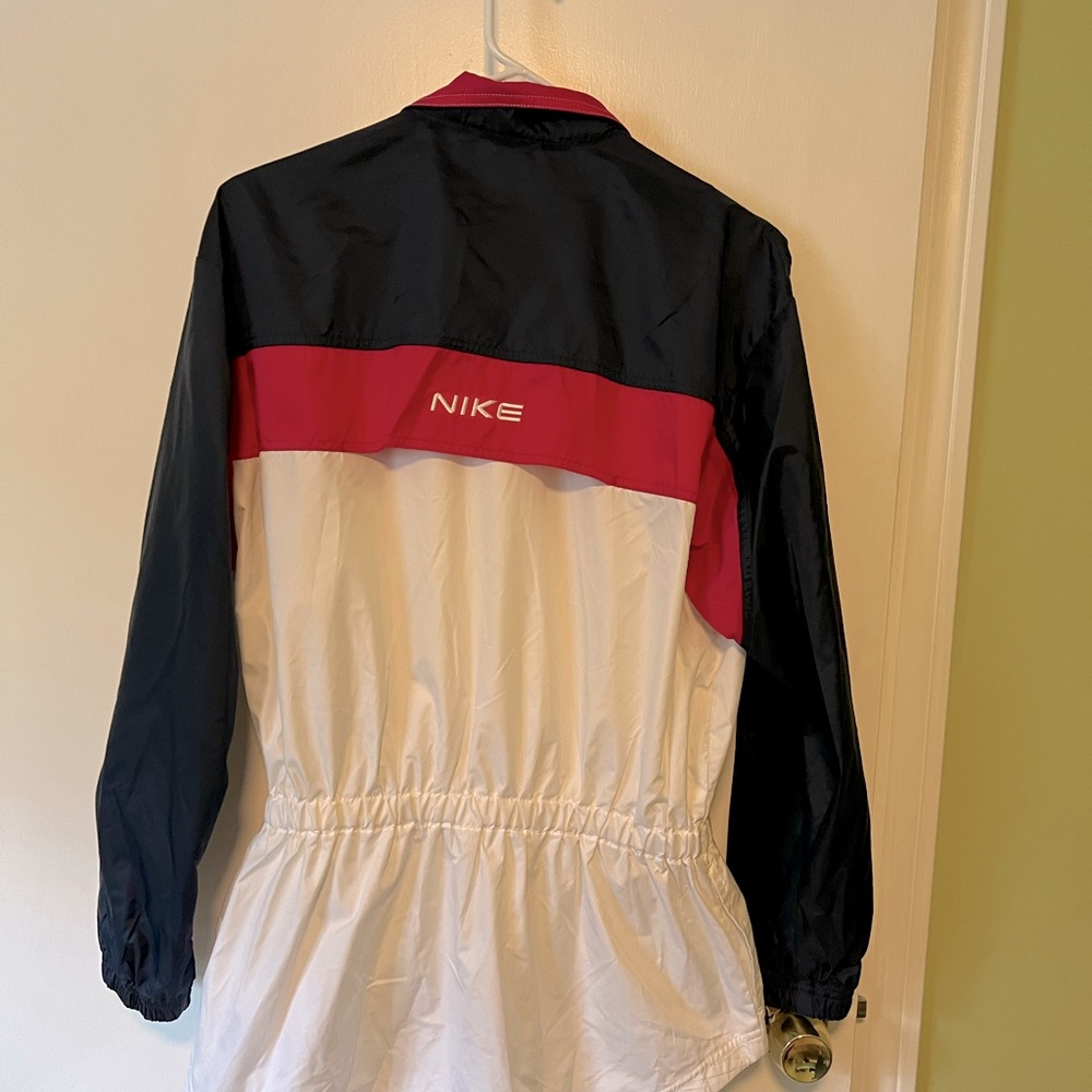 Nike rain jacket, size med, in navy, pink, and white, in good condition. - Picture 4 of 7